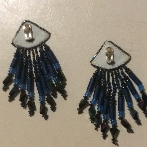 VINTAGE COSTUME JEWELRY CLIP-ON EARRINGS - Picture 3 of 4